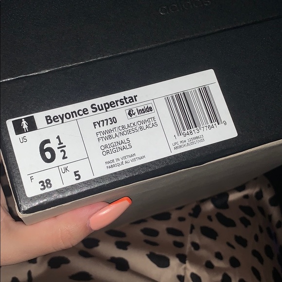 Adidas x Beyonce superstars size 6.5 - Picture 2 of 4